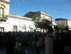 distribuzione_doni_ai_bambini