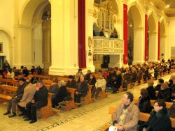 il_sindaco_Amenta_in_prima_fila_segue_il_concerto